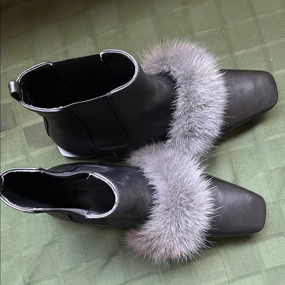 Dymonlatry Elegant Black Leather Ankle Boots with Fur Trim - Picture 12 of 14